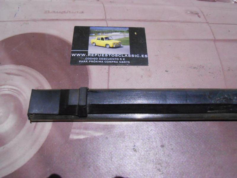 MOL47 JUEGO MOLDURAS LATERALES PEGADAS SEAT 124 MEDIDA 89 , 60,5 , 21 cm