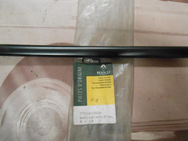 OR304 MOLDURA EMBELLECEDOR PARAGOLPES TRASERO RENAULT 19 ORIGINAL RENAULT REF. 7700810504