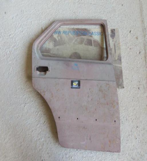 P2-16 PUERTA TRASERA DERECHA SEAT 127 2ª SERIE CODIGO HE ORIGINAL SEAT