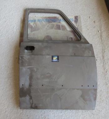 P2-11 PUERTA DELANTERA DERECHA SEAT 127 2ª SERIE CON MOLDURA BAJA CODIGO HE ORIGINAL SEAT