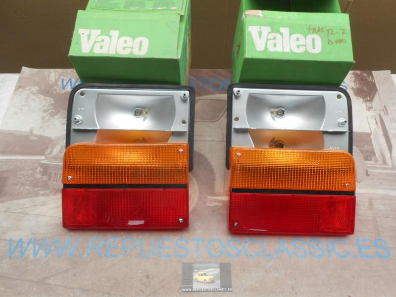 IRE122 JUEGO PILOTOS TRASEROS RENAULT 7 1ª SERIE CIBIE - VALEO 061404 / 061405 MOLDURA NEGRA