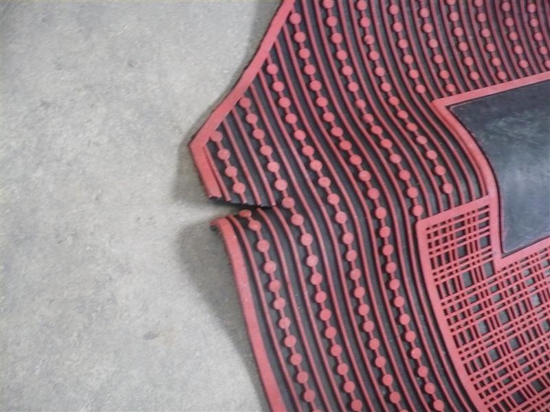 ALF40 ALFOMBRA SEAT RONDA 3 PIEZAS COLOR ROJAS Y NEGRAS