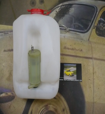 EX28 BOTELLA DEPOSITO AGUA LIMPIA CON MOTOR VOLKSWAGEN GOLF MKI
