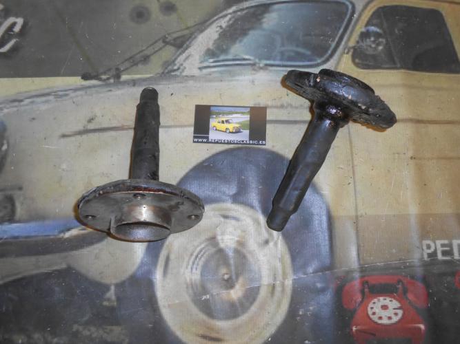 BUJ33 PAREJA BUJES TRASEROS SEAT 600 N 1ª SERIES (6 ESTRIAS) ANTIGUO STOCK