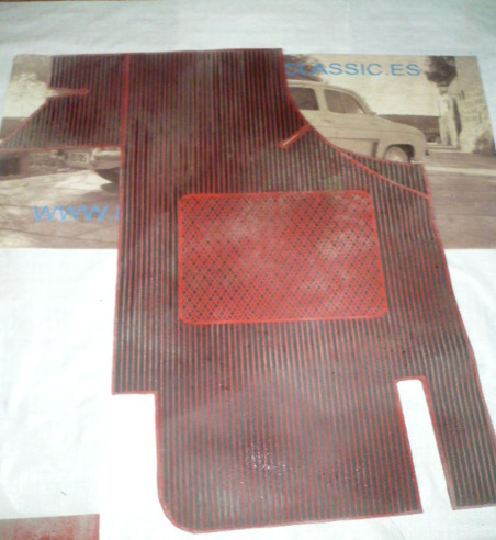 ALF19 ALFOMBRA DELANTERA DERECHA SEAT 124, 1430 ROJA-NEGRA.