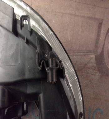 IP117P4 FARO IZQUIERDO H7+H7 PEUGEOT 306 97->99, VALEO 086647 (PATILLA SUJECION RAPARADA) VER FOTO