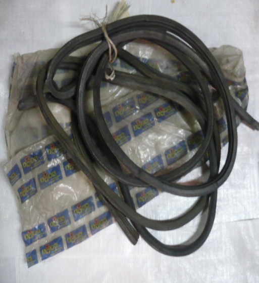 JUEGO GOMAS CONTORNO PUERTA SEAT FURA ORIGINALES SEAT. 2 UNIDADE