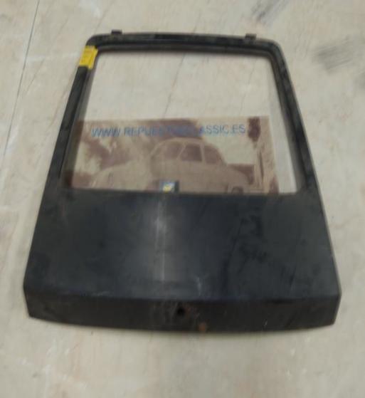 J1-8 PORTON MALETERO SEAT 127, FURA CON CURVA SIN AGUJERO PARA LIMPIA