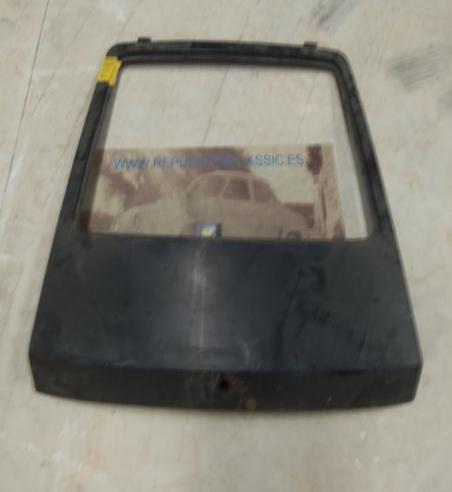 J1-8 PORTON MALETERO SEAT 127, FURA CON CURVA SIN AGUJERO PARA LIMPIA