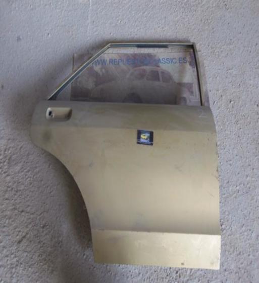 P3-7 PUERTA TRASERA DERECHA FORD GRANADA MKII, MKIII REF 1595821 ORIGINAL FORD