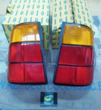 2VA005553111-2VA005553121 PH2N2 JUEGO PILOTOS TRASEROS BMW 5 E34 HELLA CON PORTALAMPARAS (27636-27637)