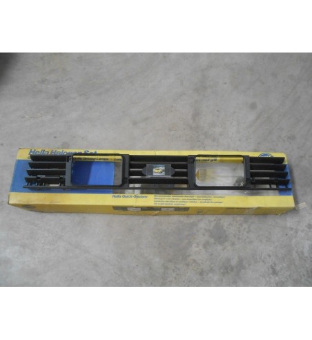 RJ84** P1 REJILLA CON ALOJAMIENTO PARA ANTINIEBLAS FORD FIESTA MK1 HELLA