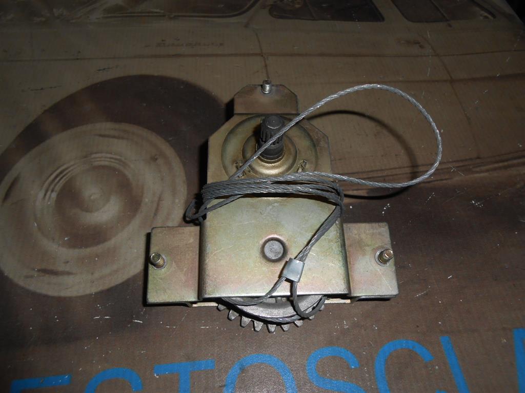 EL67 ELEVALUNAS PUERTA DELANTERA SEAT 1500, CABLE LARGO