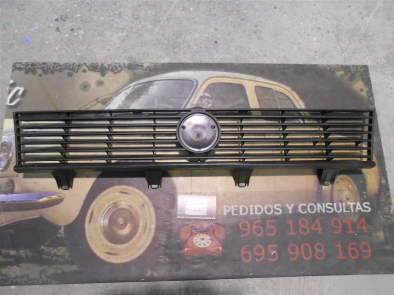 RJ48 P1 REJILLA VOLKSWAGEN PASSAT 80--> NEGRA
