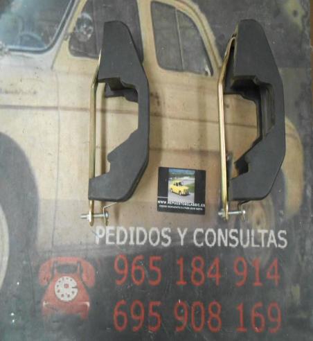 MAS01 JUEGO 2 MASCOTAS DE GOMA PARAGOLPES SEAT 127 CL