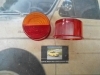 PI32 PI3 JUEGO TULIPAS PILOTO REDONDO ROJO/AMBAR TRASERO CAMION, REMOLQUE, TRACTOR CON LUZ DE MATRICULA MEDIDA 80mm