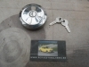T89 TAPON DEPOSITO COMBUSTIBLE CIERRE BISAGRA CON LLAVE ( MEDIDA EXTERIOR 81mm INTERIOR 67mm )